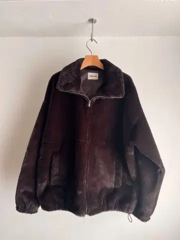 monkey time 다크 브라운 보아 자켓