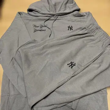 새상품 MLB 뉴욕 양키스 후드티 셋업 M 사이즈