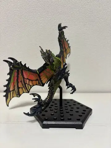 몬스터 헌터 라이제크스 피규어