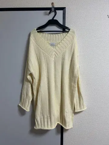 V넥 와이드 리브 니트 튜닉