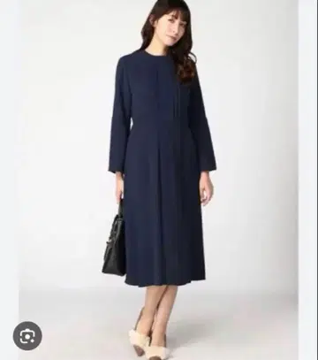 [ 새상품급 ] CELFORD 백 새틴 플리츠 원피스 38 네이비