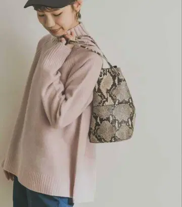 새상품 어반 리서치 엑스트라 파인 메리노울 플레어 풀오버