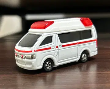 토미카 4D 도요타 하이메딕 (하이 에이스 구급차)