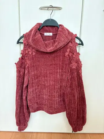 Bye Bye 버건디 오프숄더 스웨터