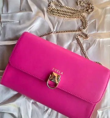미사용 새상품 FURLA 훌라 체인 지갑 숄더