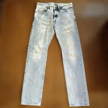 라이트 블루 데미지 가공 스트레이트 데님