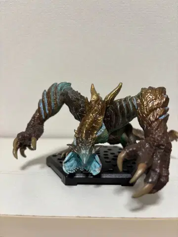 몬스터 헌터 가이아델름 피규어