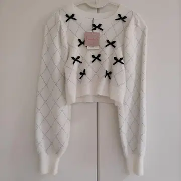 에블린 리본 크롭 기장 니트 OW 리본 크롭 기장 니트 화이트