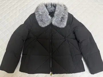 퍼 카라 부착 블랙 다운 자켓
