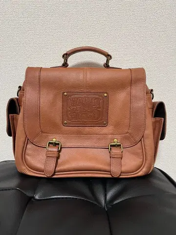 와치필드 브릭 가죽 토트백