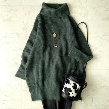 새상품급 비어즐리 퓨어 모헤어 하찌 하이넥 니트 루즈핏