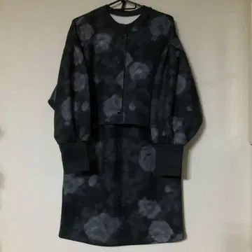 블랙 꽃무늬 버튼 포함 스커트 셋업 하레