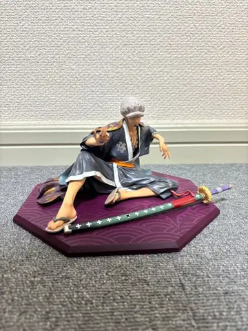 [ 상자 없음 ] 트라팔가 로 피규어 POP