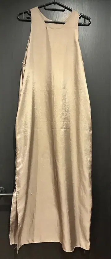 Stunning Lure 베이지 슬리브리스 튜닉