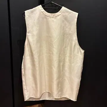 Stunning Lure 베이지 화이트 슬리브리스 상의