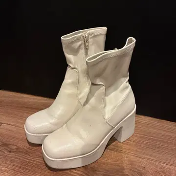 ALDO 화이트 하이힐 부츠 지퍼 포함 사이즈 36