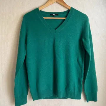 유니클로 캐시미어 긴팔 V넥 스웨터 그린 M 사이즈