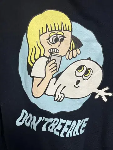 마음에 들었지만 금전적으로 어려워 판매합니다. 9090 후드 부착 집업