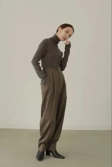 Louren 택 포함 턱 팬츠