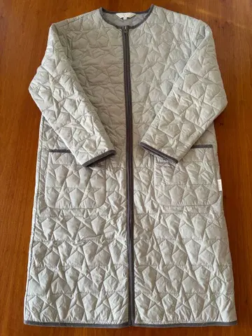 To b. by agnes b. 에네스베 스타 퀼트 롱 코트 그레이