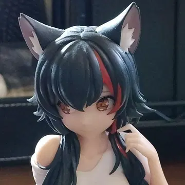 고양이 귀 달린 피규어 화이트 T셔츠