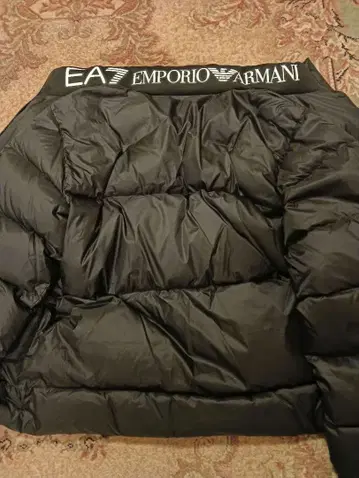 EMPORIO ARMANI 블랙 다운 자켓