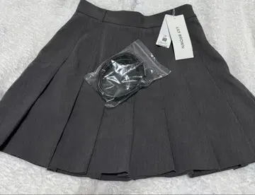 릴리 브라운 벨트 포함 플리츠 스커트 쇼츠