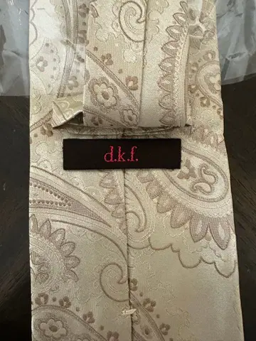 d.k.f. 페이즐리 무늬 넥타이 화이트 아이보리