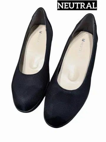 미사용 NEUTRAL 펌프스 사이즈 24cm EEE 블랙