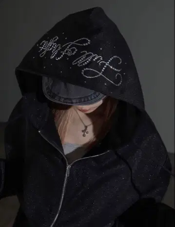 [apres jour mignon] 프릴 장식 라메 후드티 (블랙)