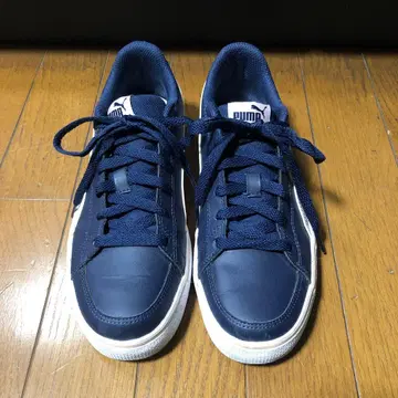 PUMA 네이비 로우컷 스니커즈