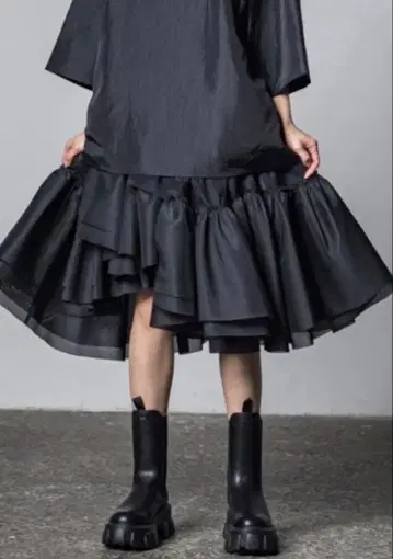 리그 도트 블랙 플레어 스커트