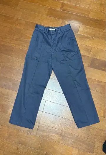 Hanes 네이비 투 턱 치노 팬츠