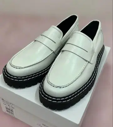 스콧 클럽 NEUF 화이트 가죽 로퍼