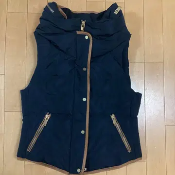 파시오네 PASSIONE 다운 페더 후드 부착 베스트 사이즈 40