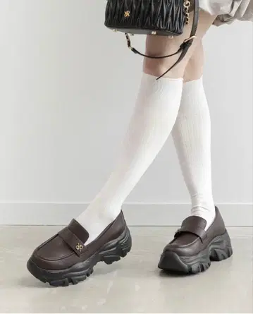 볼륨 밑창 스니커즈 스타일 로퍼