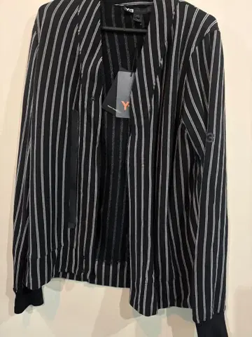 Y-3 스트라이프 패턴 자켓