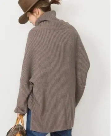 새상품 두지엠 클라세 오버 사이즈 리브 터틀넥 풀오버