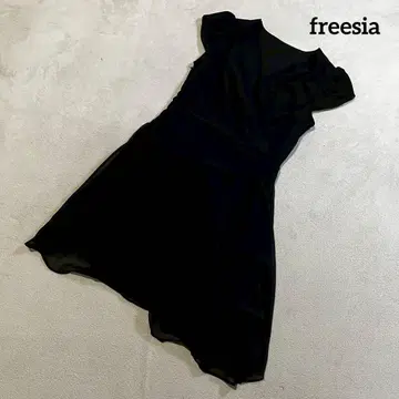 프리즈마트 반팔 무릎 기장 플레어 원피스 카슈쿨 포멀