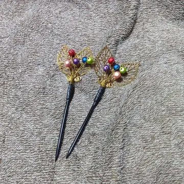 골드 컬러 잎과 비즈 헤어콤 2개 세트 성인식 졸업식