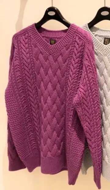 바토너 유나이티드 애로우즈 별주 V넥 케이블 니트 풀오버 스웨터