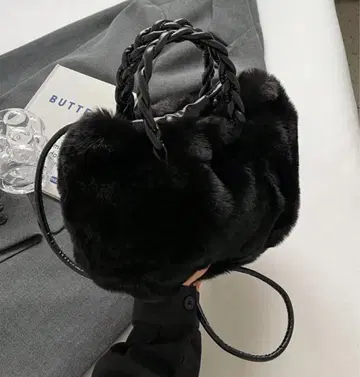 마지막 1개 ZARA 장르 해외 브랜드 퍼 숄더백 럭셔리 블랙