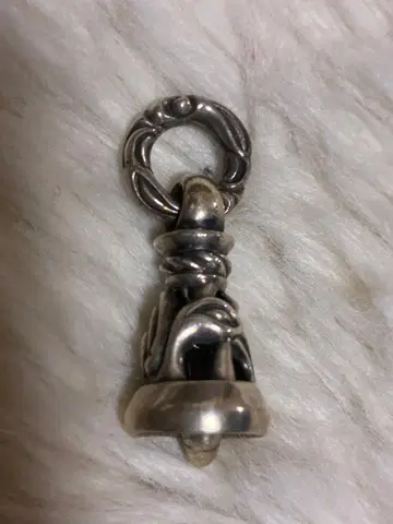 레오나드 카무호트 실버 펜던트