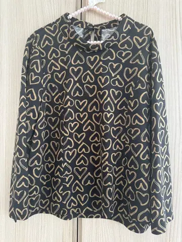 [ 레리안 13+ 새상품급 ] 하트 무늬 긴팔 셔츠 폴리에스테르 100%