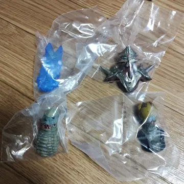 제일복권 울트라맨 괴수초대전 F상 헤드 마그넷 피규어 4종 세트
