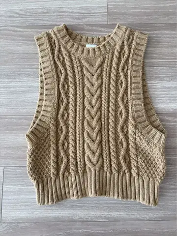 Spick & span 베이지 케이블 니트 베스트