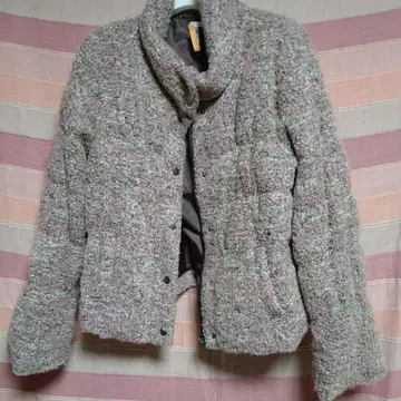 핑크 계열 트위드 숏 기장 다운 자켓