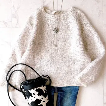 새상품급 에스트네이션 포근한 모헤어 라메사 크루넥 니트 화이트