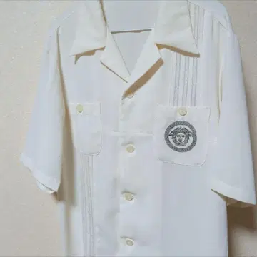 화이트 포켓 부착 반팔 셔츠