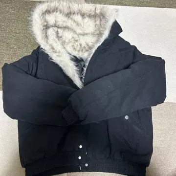 숏 기장 퍼 자켓 블랙